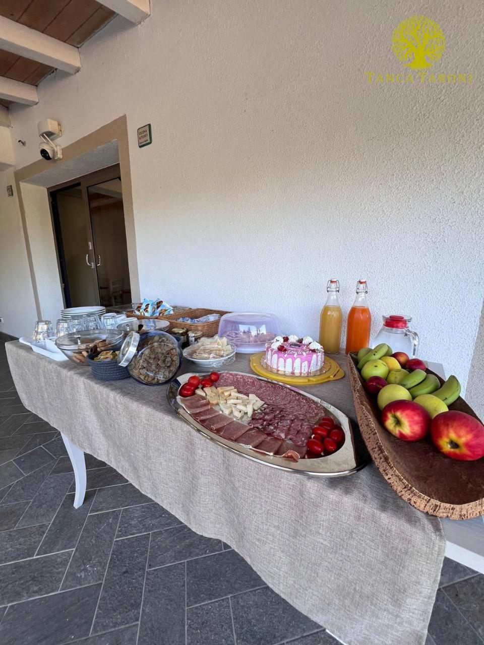 Agriturismo Bed And Breakfast Tanca Taroni 텔티 외부 사진