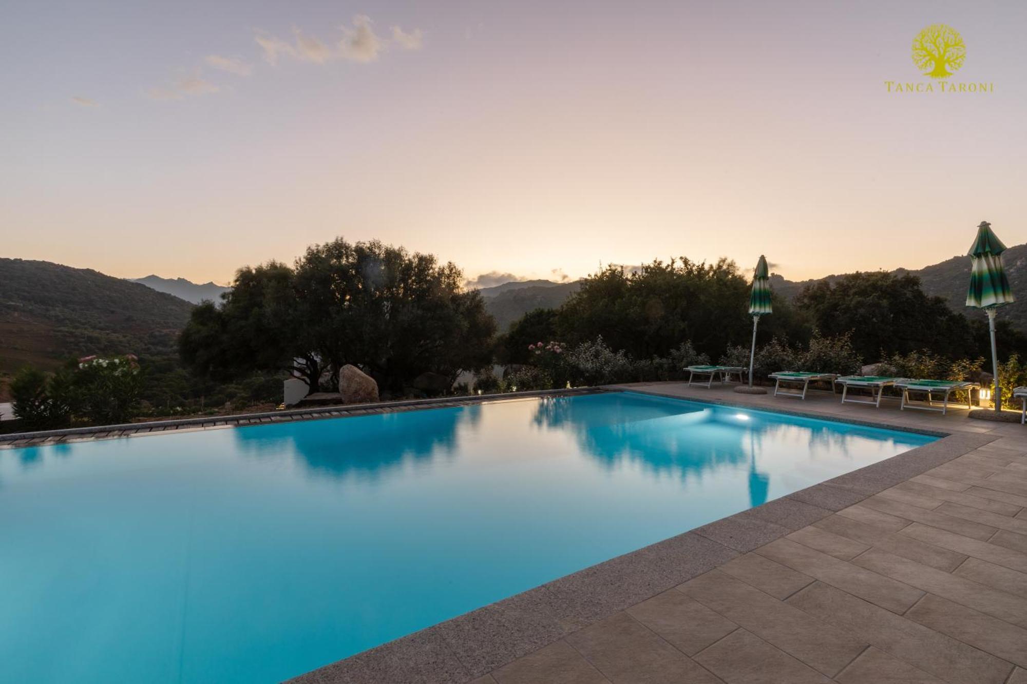 Agriturismo Bed And Breakfast Tanca Taroni 텔티 외부 사진